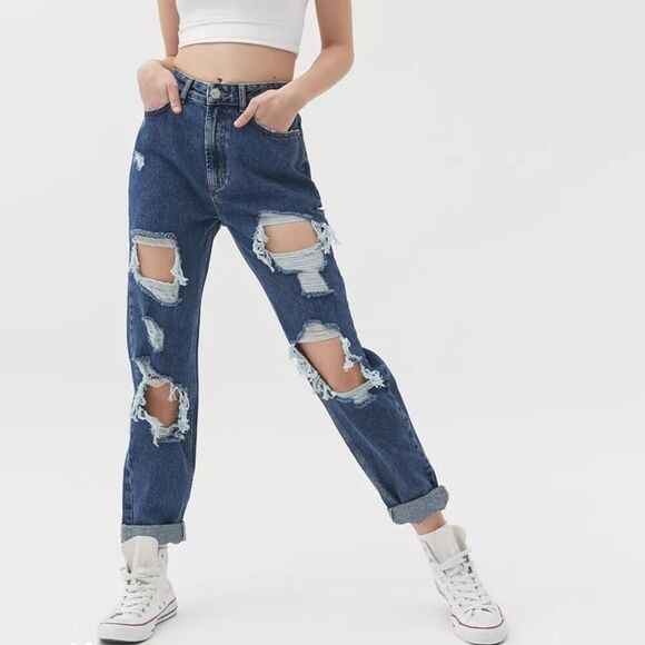 Urban Outfitters BDG High-Waisted Mom Jeans Destroyed Medium Wash Size 27 - Picture 1 of 10